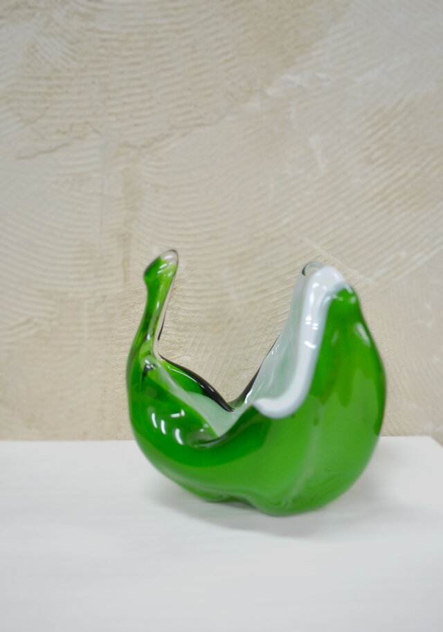 レトロモダン花器　昭和レトロ　緑と白ガラス花器　オブジェ