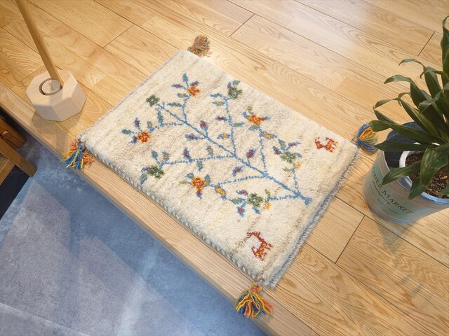 ペルシャ　ギャッベ ミニマット 39×44.5 アイボリー　ザクロの木 ペルシャ ギャッベ ミニマット 39×44.5 アイボリー ザクロの木