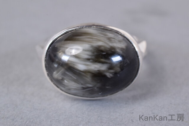 ビクトリアストーンのリング (黒色) | iichi 日々の暮らしを心地よく