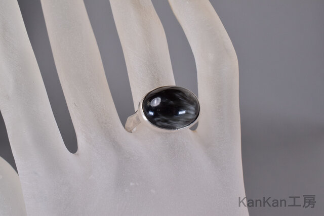 ビクトリアストーンのリング (黒色) | iichi 日々の暮らしを心地よく