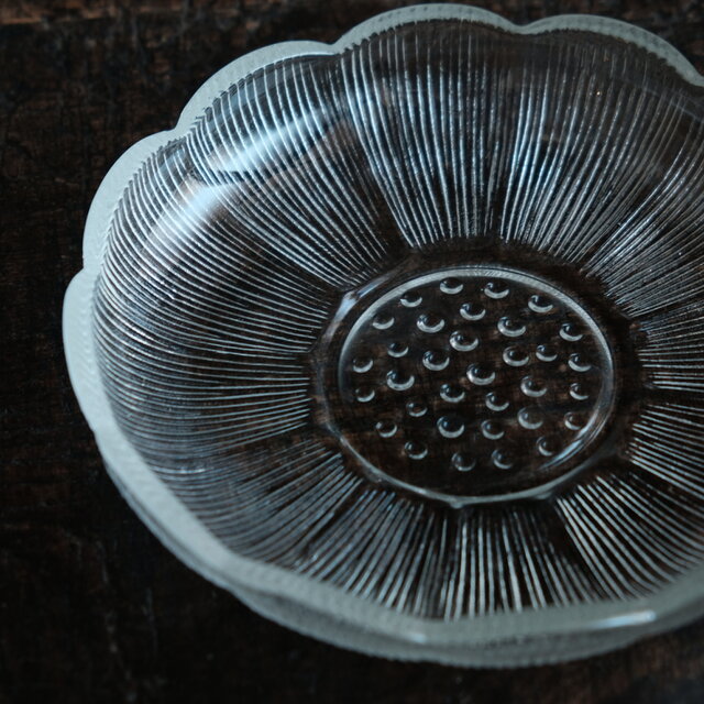 サマー特価¥1500→¥1000】線描きのようなデザイン◇花の形状。プレス