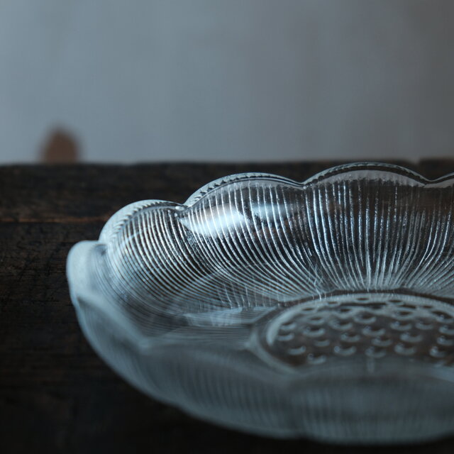 サマー特価¥1500→¥1000】線描きのようなデザイン◇花の形状。プレス