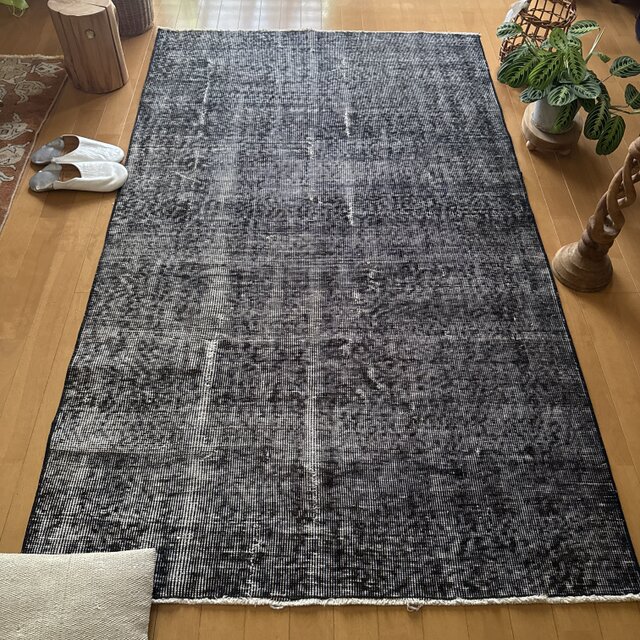 112×192 貴重ブラックオーバーダイ　擦れシャビー　トルコヴィンテージラグ