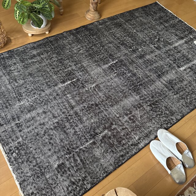 112×192 貴重ブラックオーバーダイ　擦れシャビー　トルコヴィンテージラグ 112×192 貴重ブラックオーバーダイ 擦れシャビー トルコ