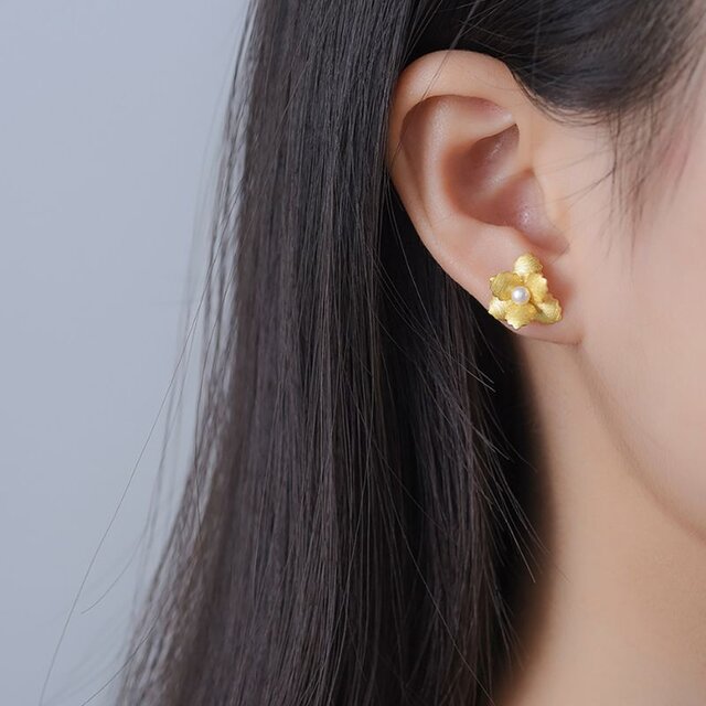 ハナカイドウのピアス - パールをあしらったエレガントなデザイン P197  