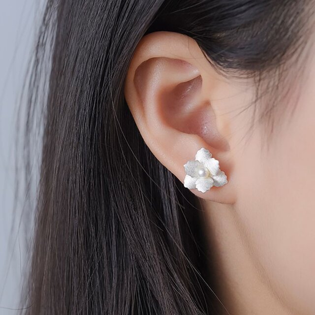 ハナカイドウのピアス - パールをあしらったエレガントなデザイン P197  