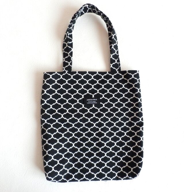 手提げバック　モロッカン 柄　ブラック