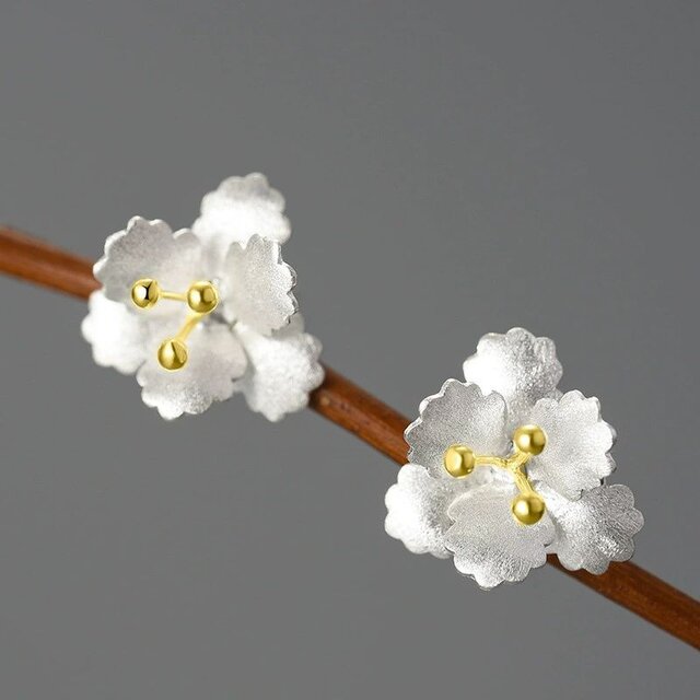 ハナカイドウのピアス - それぞれの色合いは異なる魅力 P198