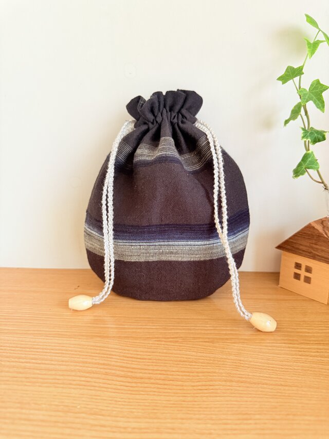 播州織のラウンド巾着袋（茶色）