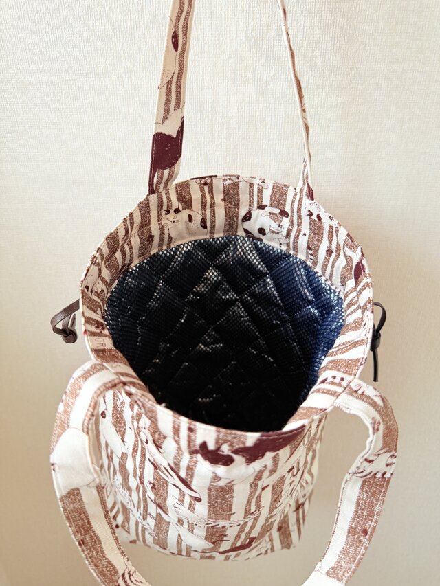 保温保冷シート付き巾着型エコバッグ・大きめ（猫ちゃん・ブラウン