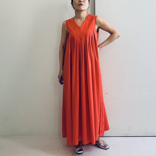 限定値下げ！美品！ノースリーブオレンジロングワンピース Aラインタックノースリーブワンピース(オレンジ) | iichi 日々の