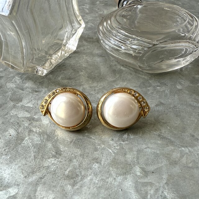 Y1185-ヴィンテージイヤリング U.S.A. 1970s Fake pearl Rhinestone Gold Tone