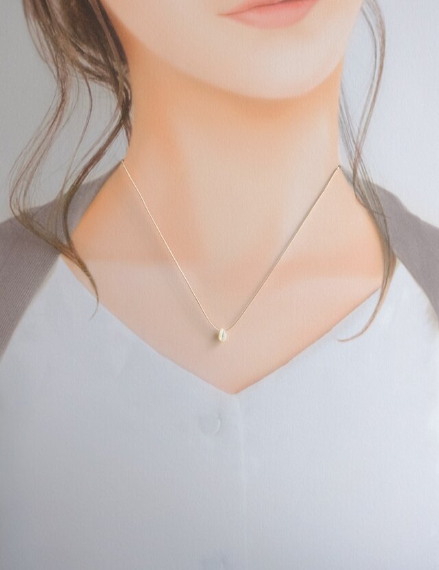 17 【天然石】マザーオブパール 小さなドロップ 14kgf 肌にやさしい 