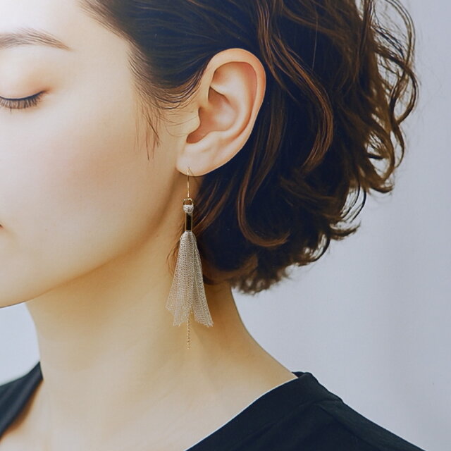 ボールチェーンタッセルピアス　ゴールド