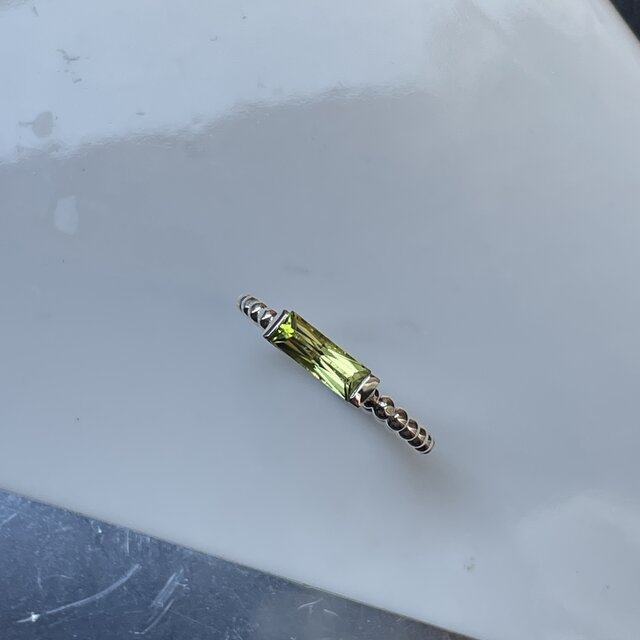 ペリドット　8×3　ロングプリンセスカット　2点留め　シルバーSV925リング