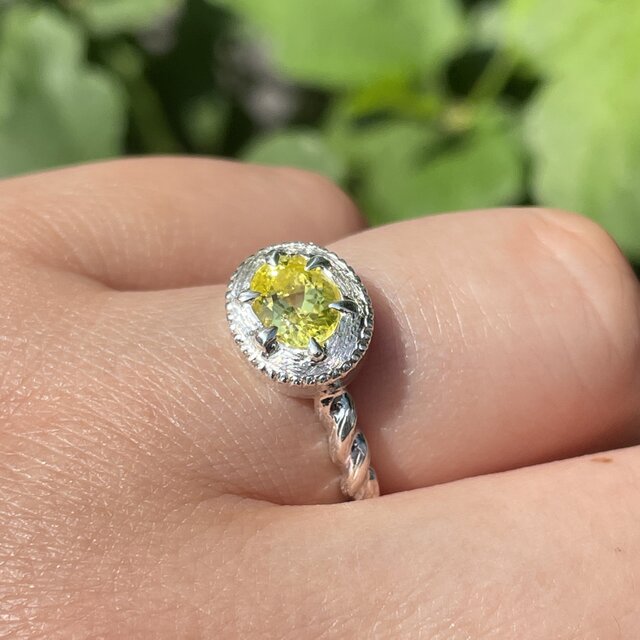 イエロー カナリー トルマリン 0.75ct オーバルカット medallion