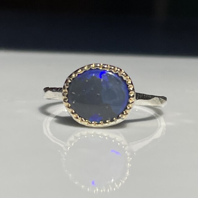 ブラック オパール 1.39ct オーバル ミル打ち留め K18とシルバー