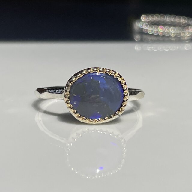 ブラック オパール 1.39ct オーバル ミル打ち留め K18とシルバー