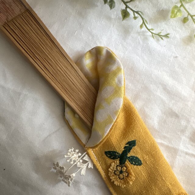 ☆ハンドメイド リネンイエロータンポポ刺繍扇子ケース☆箸入れ☆箸袋