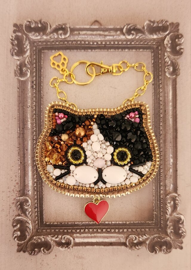 子猫ちゃんのバッグチャーム♡アートドール♡ぬいぐるみ♡ストラップ♡お花 再販無し・1点物】子猫ちゃん柄❤️ドールチャーム ハンドメイド