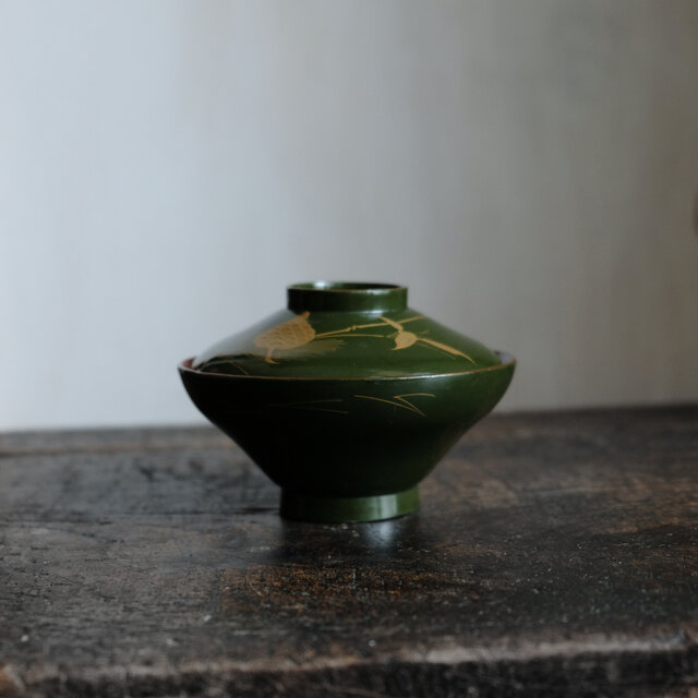 緑吸物碗 青地 盃 蒔絵 大根 カブ 8ケ 傷 欠け スレ 明治頃 希少 漆器 緑吸物碗 青地 盃 蒔絵 大根 カブ 8ケ 傷 欠け スレ 明治頃 希少