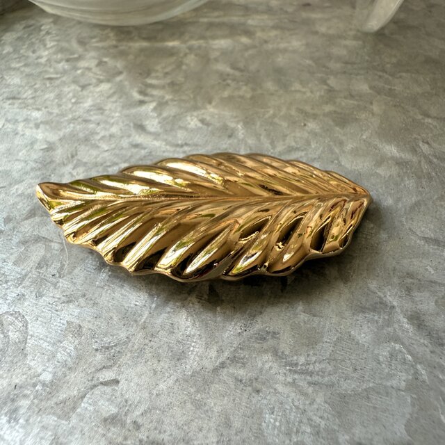 SCA7-【 AVON 】エイボン・ヴィンテージブローチ 1970s Leaf Gold Tone