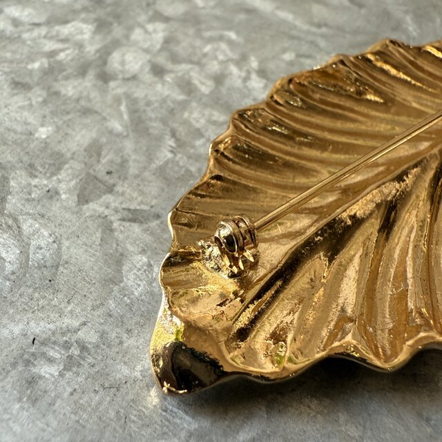 SCA7-【 AVON 】エイボン・ヴィンテージブローチ 1970s Leaf Gold Tone