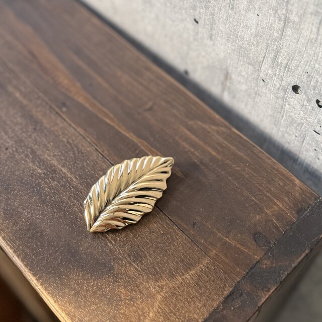SCA7-【 AVON 】エイボン・ヴィンテージブローチ 1970s Leaf Gold Tone