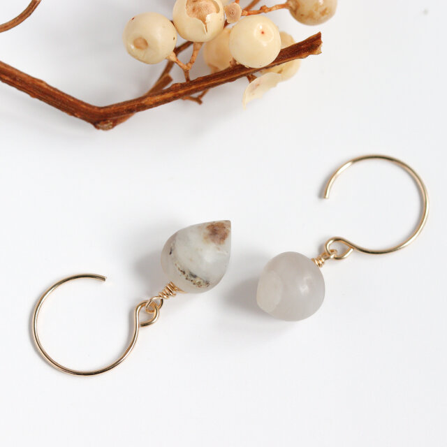 14kgf｜やわらかな質感を楽しむ｜オパールのピアス：C