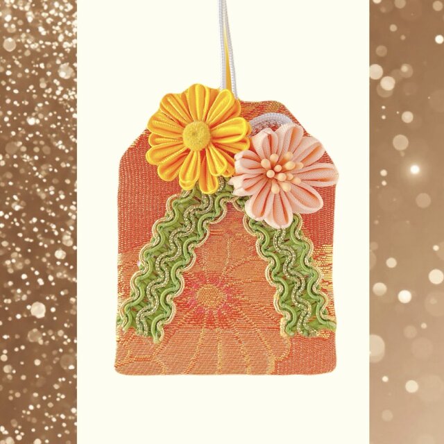 (寄添い菊）元巫女が作る花のお守り袋