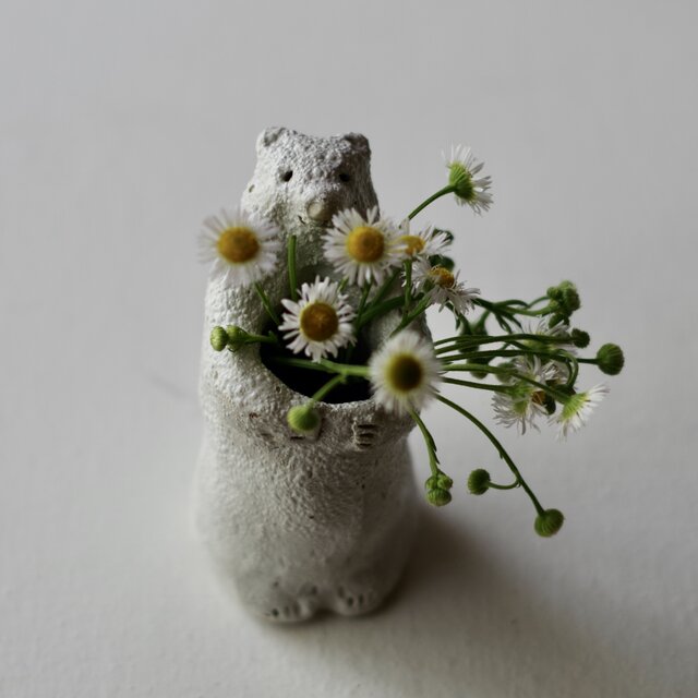 野草のための花瓶　くま