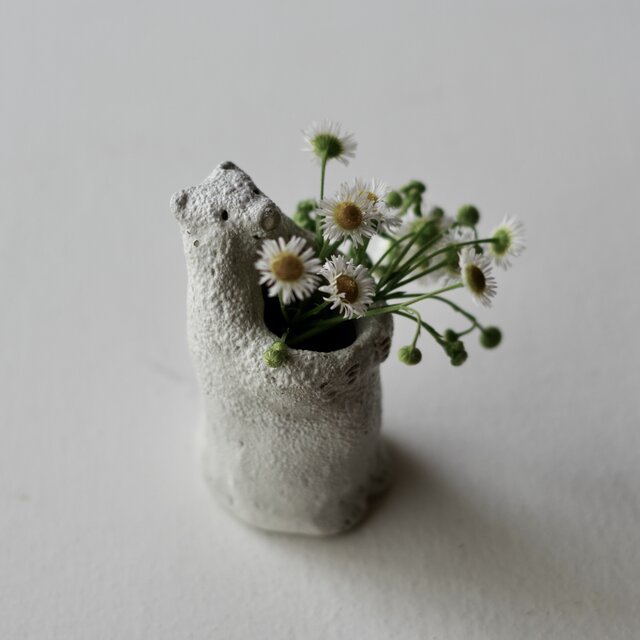 野草のための花瓶 くま | iichi 日々の暮らしを心地よくする