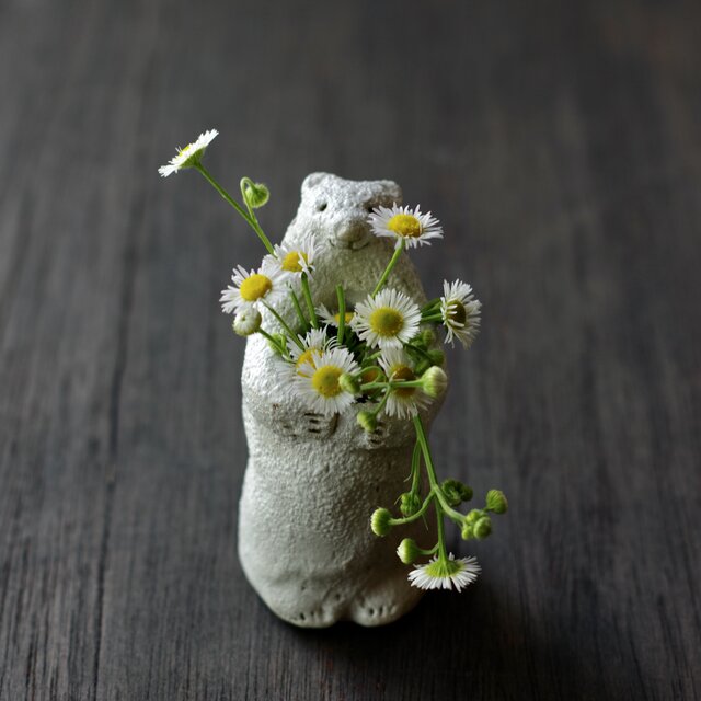 野草のための花瓶 くま | iichi 日々の暮らしを心地よくする