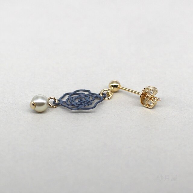 小さな薔薇のピアス ネイビー】イヤリング プレゼント ギフト