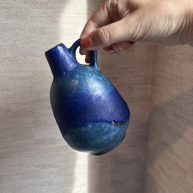 Ruscha320 奥深いブルーの一輪挿し／Fat Lava | iichi 日々の暮らしを