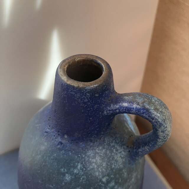 Ruscha320 奥深いブルーの一輪挿し／Fat Lava | iichi 日々の暮らしを