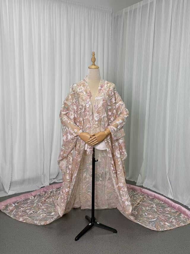 美品！ピンク ソフトチュール打掛 着物 フレア袖 オーバードレス キラキラ光る刺繍 前撮り