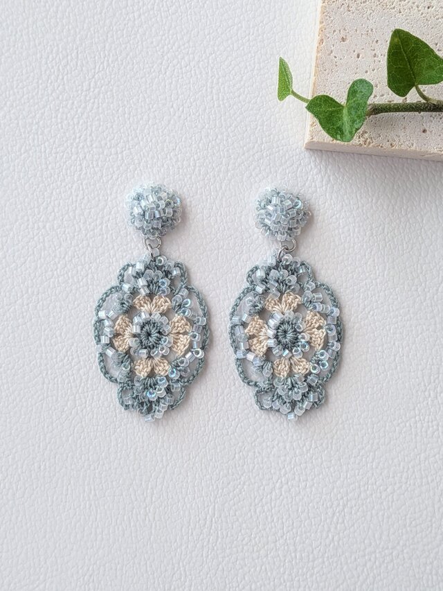 バイカラーオーバルモチーフ　イヤリングorピアス(ミント&オフホワイト)/No.25-0702