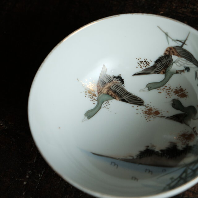 飛び立つ3匹の雁◆時代物　色絵金彩引盃　酒器　碗　古民家　古道具　骨董/antiques 【ニュー・トリアシ有り】