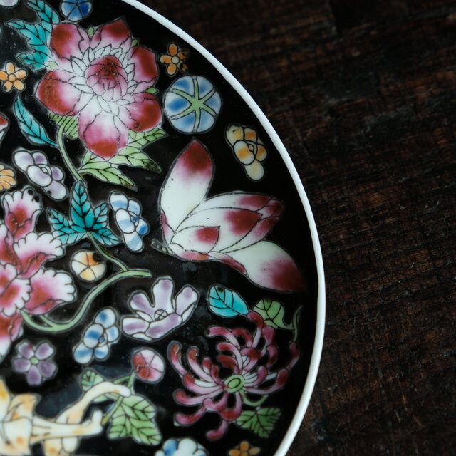 黒にカラフルな花尽くし◇中国景徳鎮 色絵カップ＆ソーサー 茶器