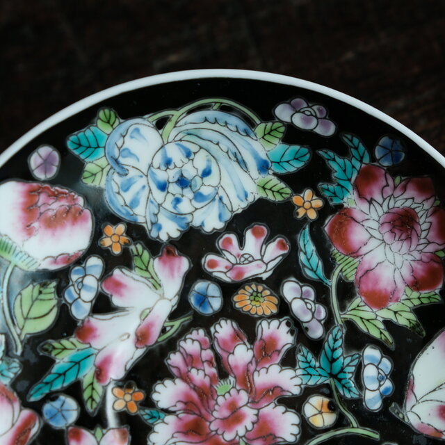 黒にカラフルな花尽くし◇中国景徳鎮 色絵カップ＆ソーサー 茶器