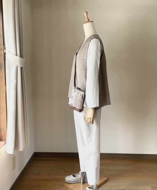 手織りの 脇が開くベスト（砂色） | iichi 日々の暮らしを心地よくする