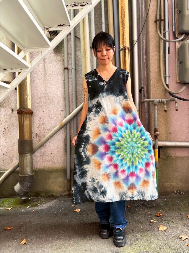 タイダイ ノースリーブワンピース 幻想的な大曼荼羅 ブラック ムラ染め HD24-72