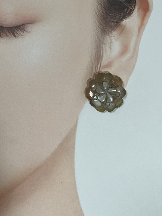 PS-18 お花の水牛ピアス