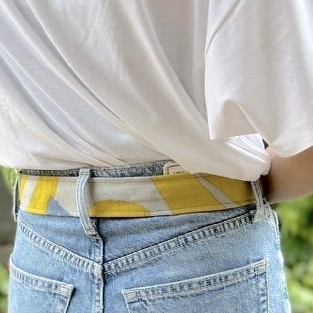 ベルト 「バナナ」_木陰