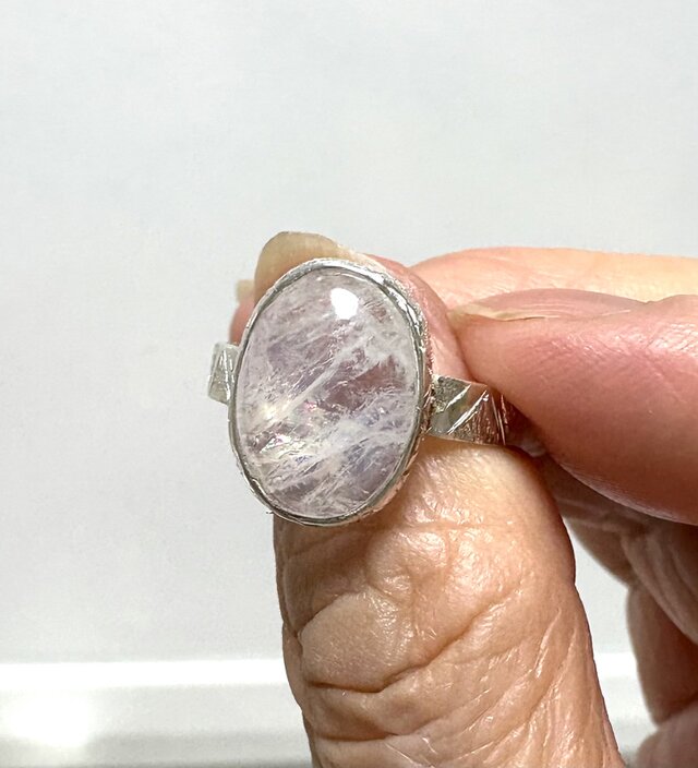 ムーンストーン手彫りシルバーリング