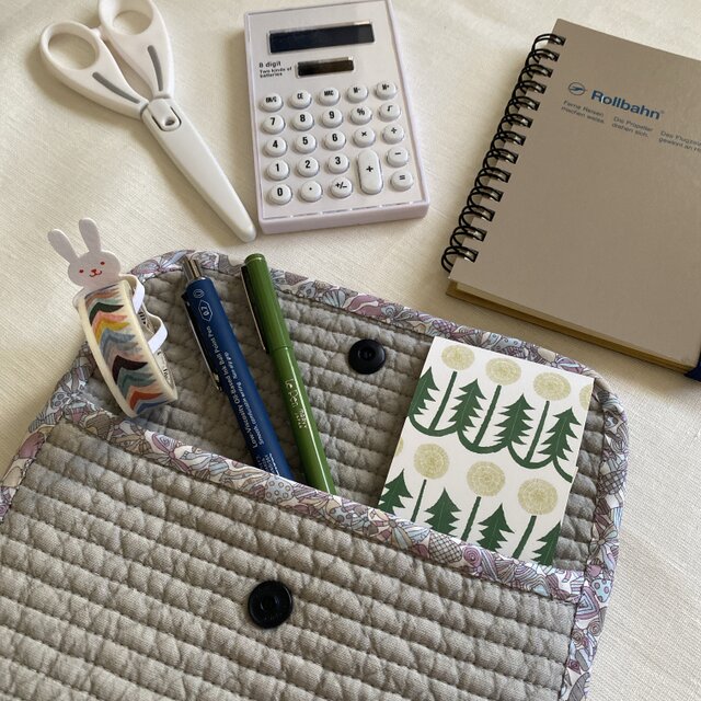 ヌビキルト×リバティのフラップポーチ＊ネイビー | iichi 日々の