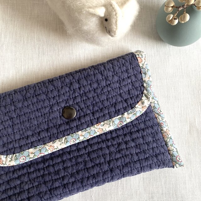＊ヌビキルト×リバティのフラップポーチ＊ネイビー