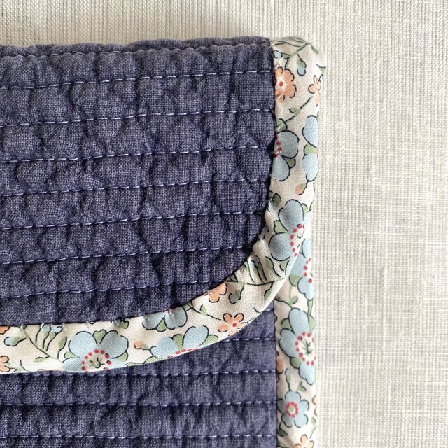 ヌビキルト×リバティのフラップポーチ＊ネイビー | iichi 日々の暮らし