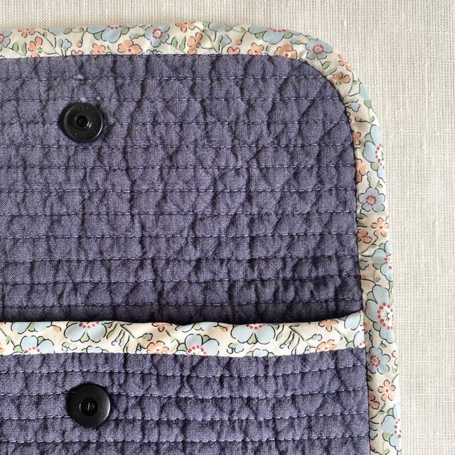 ヌビキルト×リバティのフラップポーチ＊ネイビー | iichi 日々の暮らし